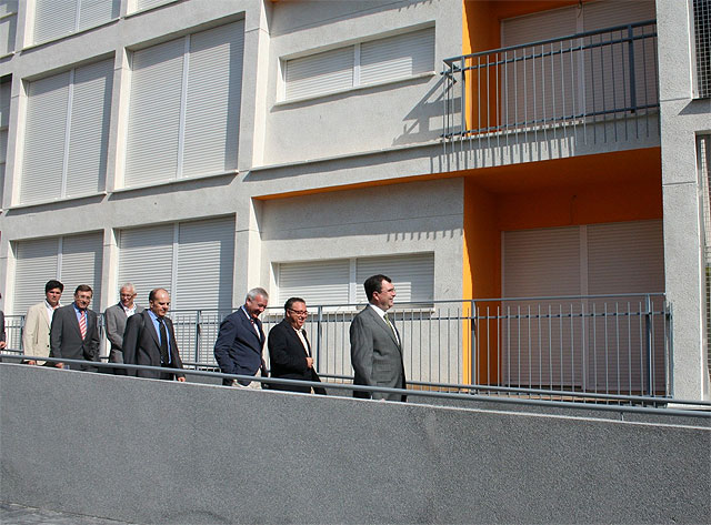 Valcárcel entrega las llaves de 150 viviendas de protección pública a jóvenes en Molina - 3, Foto 3