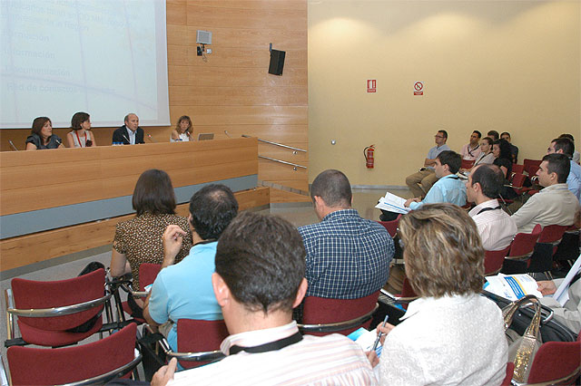 Las empresas murcianas se interesan por las  oportunidades de negocio en el mercado de los organismos multilaterales - 1, Foto 1