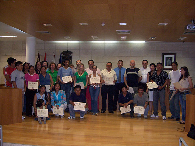 Cerca de un centenar de personas reciben sus diplomas por participar en los cursos formativos de nuevas tecnologías - 3, Foto 3