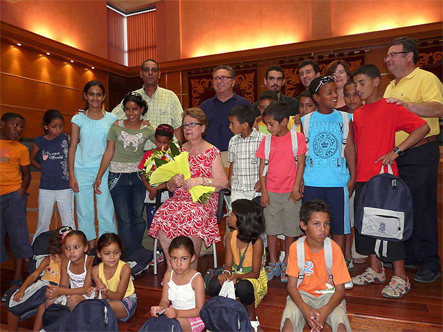 Recepción del alcalde de Molina de Segura a los niños saharauis que participan en el programa Vacaciones en paz - 2, Foto 2