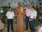 El ayuntamiento prepara un homenaje a los franciscanos con una escultura de Juan José Quirós