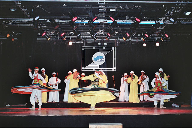 Las bendiciones del cielo concedidas a la humanidad representadas en La Mar de Músicas gracias a los giros de los Derviches del Cairo - 2, Foto 2