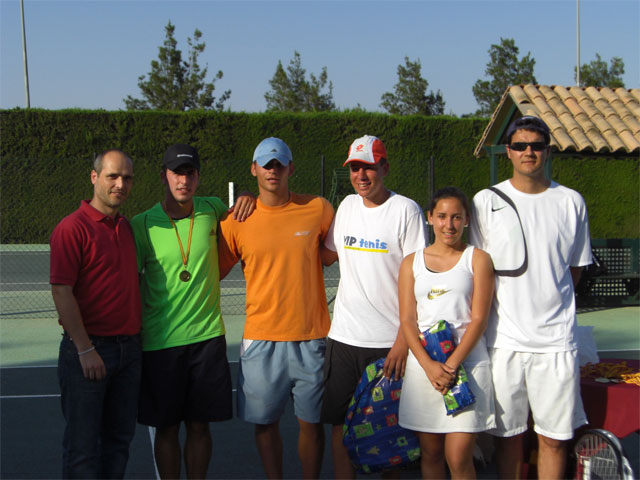 Una tarde de juegos y regalos cerró la temporada de la Escuela de Tenis - 4, Foto 4