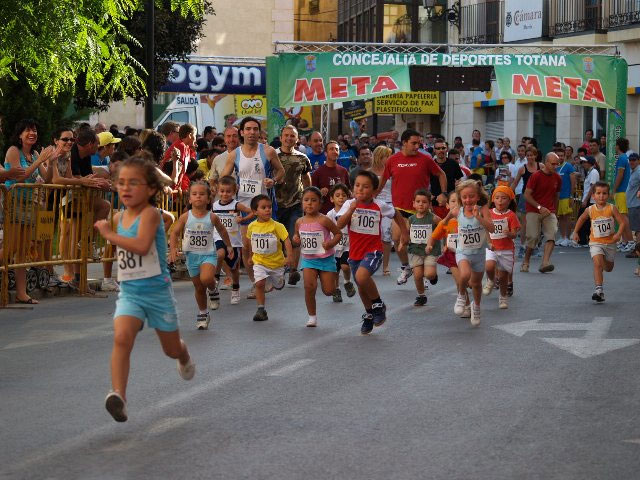 Las actividades deportivas enmarcadas en el programa de las Fiestas de Santiago arrancan este fin de semana con la celebración de la “XXII Milla Urbana” - 1, Foto 1