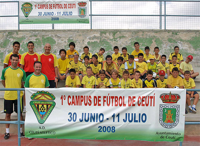Mariano Sánchez y Juan Ignacio Martínez visitaron hoy el “Campus de fútbol de Ceutí” - 2, Foto 2