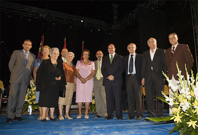 Más de 2.000 lumbrerenses asistieron al Acto Conmemorativo, conciertos y presentación del Himno Oficial de Puerto Lumbreras en el Día de la Independencia - 1, Foto 1