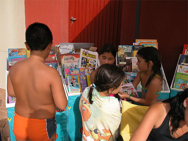 La biblioteca ya está en la piscina municipal de verano - 2, Foto 2