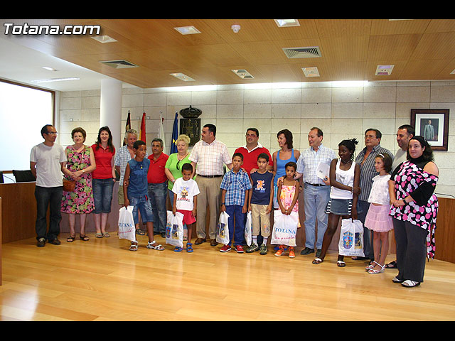Autoridades municipales reciben a los seis niños saharauis y a las familias totaneras que los acogen a través del programa “Vacaciones en paz”, durante los meses de julio y agosto - 3, Foto 3