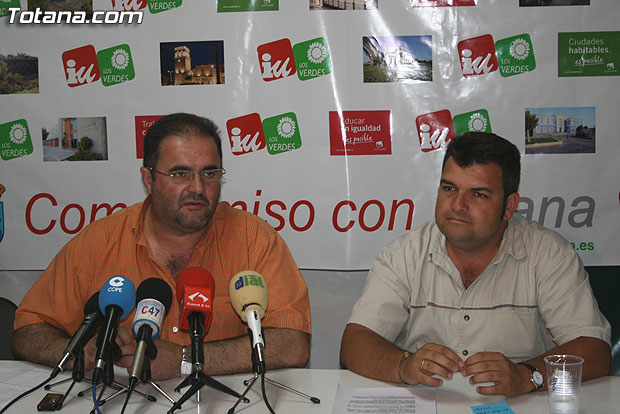 Los concejales de IU + Los Verdes, consideran el año de gobierno del PP un año perdido, pleno de escándalos, incremento de la deuda, gasto corriente, parálisis Institucional y Política que atenaza a la Institución Municipal - 2, Foto 2