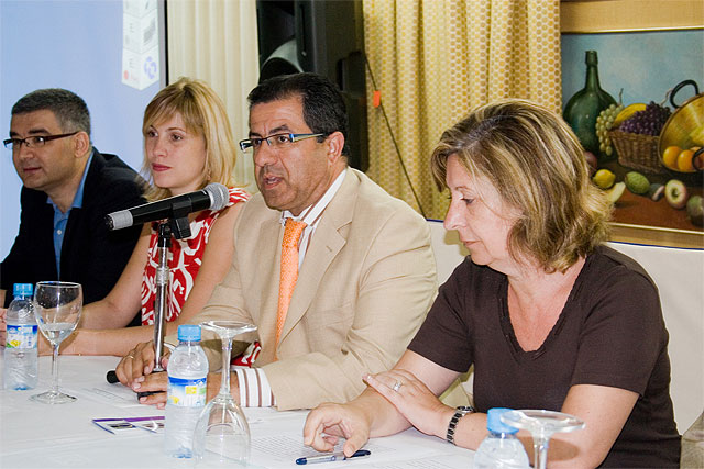 El alcalde de Mazarrn inaugura los cursos de ‘Televisin’ y ‘Terapia celular’, Foto 1