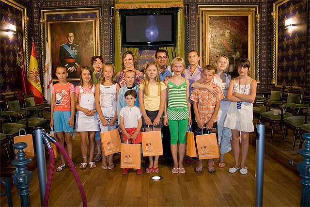 El alcalde recibe a los niños y niñas bielorrusos que veranean en Mazarrón - 1, Foto 1
