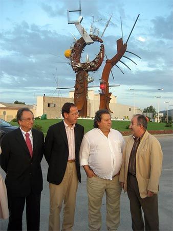 Una escultura de “Homenaje a los poetas” preside desde hoy uno de los accesos a la ciudad - 1, Foto 1