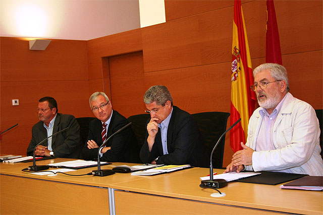 Valcárcel presenta el nuevo Plan de Prevención de Riesgos con más de 100 medidas adaptadas a la nueva realidad laboral de la Región - 1, Foto 1