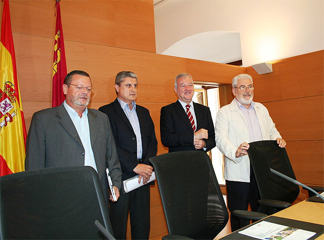 Valcárcel presenta el nuevo Plan de Prevención de Riesgos con más de 100 medidas adaptadas a la nueva realidad laboral de la Región - 2, Foto 2