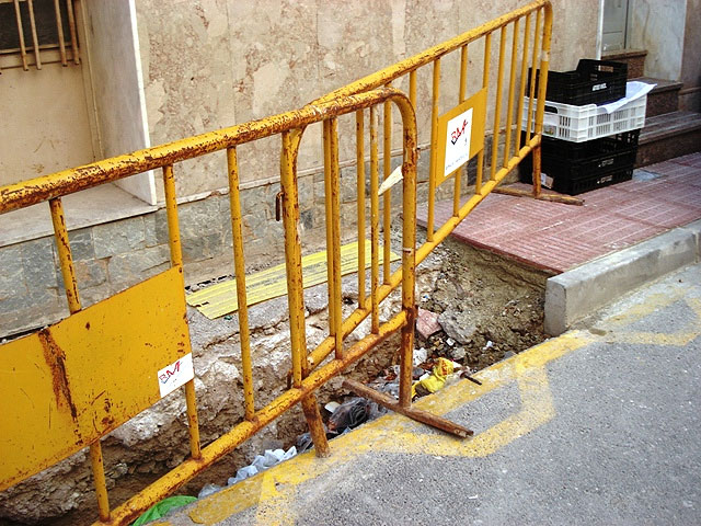 IU+LV denuncia la desidia del PP en Totana, que permite durante semanas agujeros permanentes y grave peligro sin señalizar en la calle Juan XXIII - 2, Foto 2