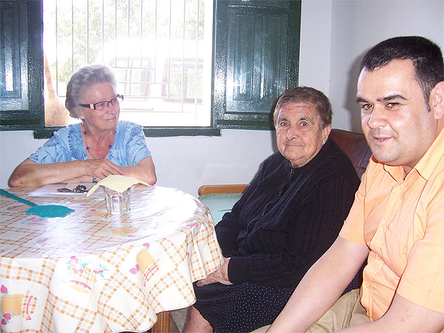 The mayor made visits to the disabled elderly in the town, Foto 2