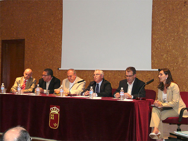 El alcalde de Molina de Segura ha asistido hoy a los actos de clausura de dos de los cursos de la Universidad del Mar impartidos en Molina de Segura. - 2, Foto 2