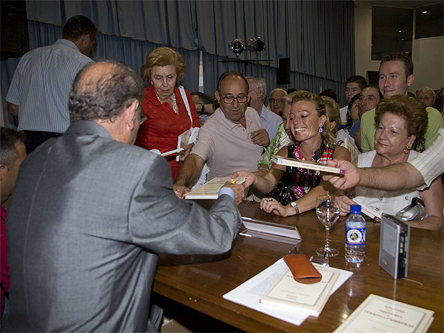 El escritor lumbrerense Juan Romera presenta el libro “Cien Fotografías de 50 años” - 1, Foto 1
