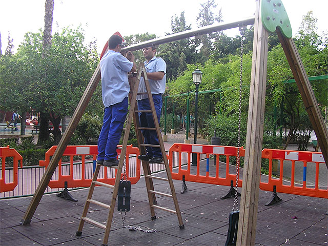 Se arregla juego infantil del parque la Cubana - 1, Foto 1