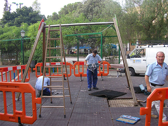 Se arregla juego infantil del parque la Cubana - 2, Foto 2