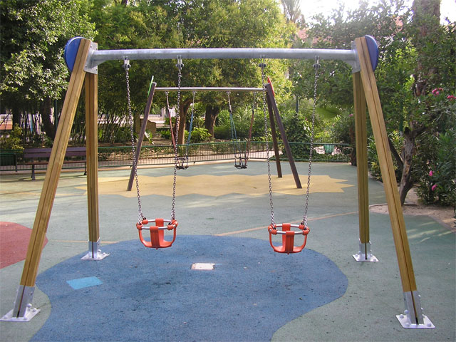 Se arregla juego infantil del parque la Cubana - 4, Foto 4