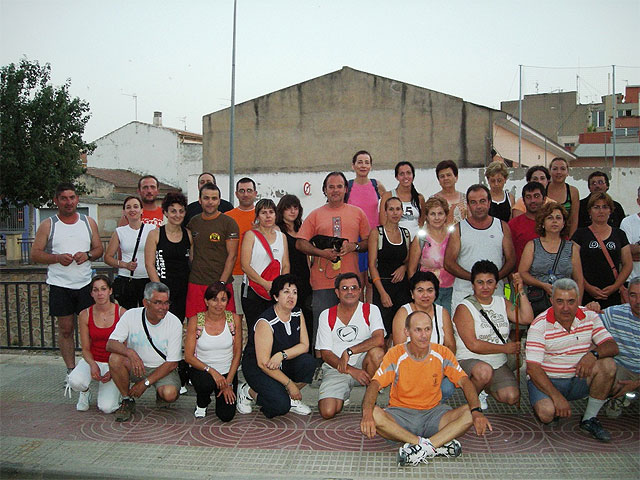 Más de un centenar de personas participa cada miércoles en las caminatas noctunas - 1, Foto 1