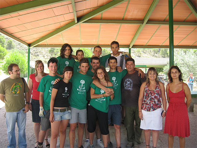 Juventud firma un convenio con el Ayuntamiento de Molina para el desarrollo del carné joven en la localidad - 1, Foto 1