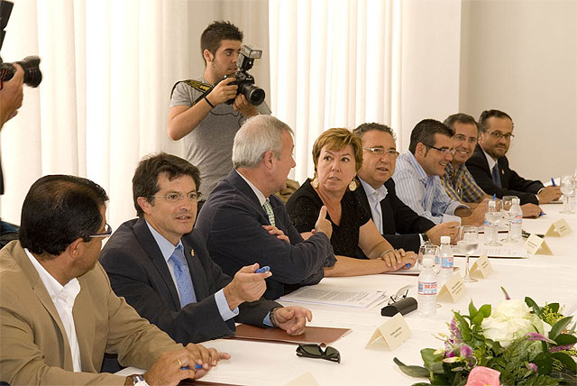 Alcaldes del PP elaborarán un decálogo de medidas para afrontar la crisis - 2, Foto 2