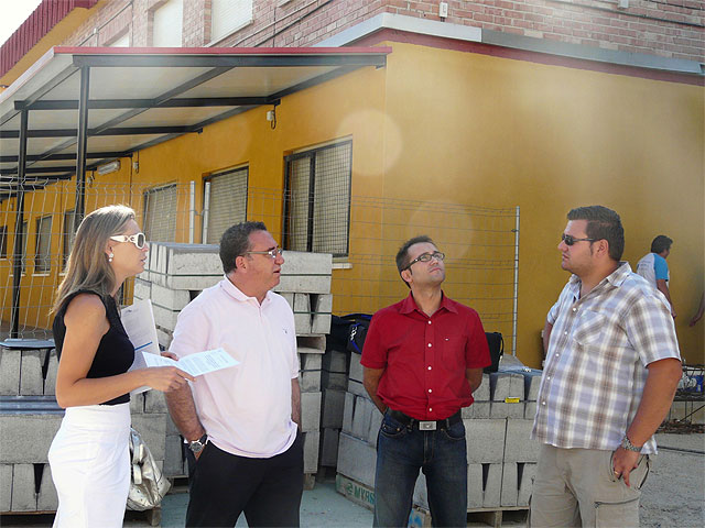 El alcalde ha visitado hoy viernes, 25 de julio las obras de mejora y mantenimiento en los colegios públicos San Antonio, San Miguel y de la escuela infantil La Inmaculada - 1, Foto 1