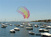 La Patrulla Acrobtica guila vuelve a sorprender a miles de bañistas con su exhibicin en el da de Santiago de la Ribera