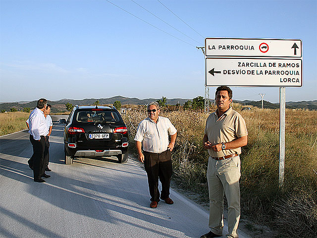 Ángel Meca y Melchor Morales inauguran el desvío de La Parroquia, en el que se han invertido 207.000 euros - 1, Foto 1