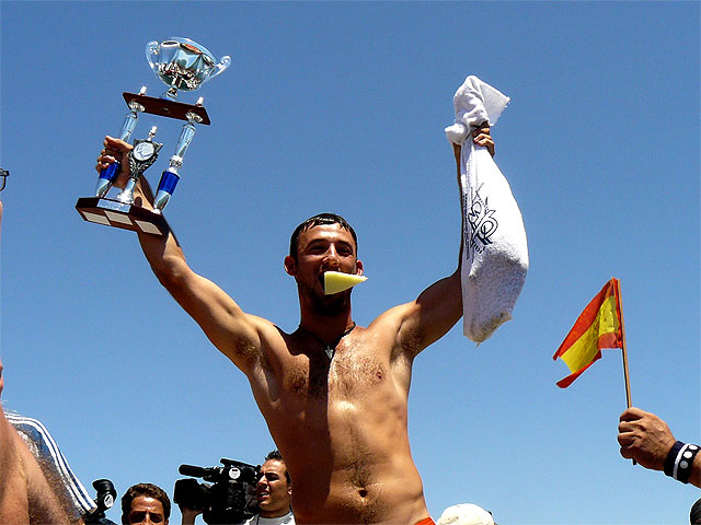 La Patrulla Acrobática Águila vuelve a sorprender a miles de bañistas con su exhibición en el día de Santiago de la Ribera - 2, Foto 2