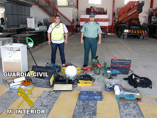 La Guardia Civil sorprende a cinco personas con gran cantidad de efectos sustraídos - 1, Foto 1