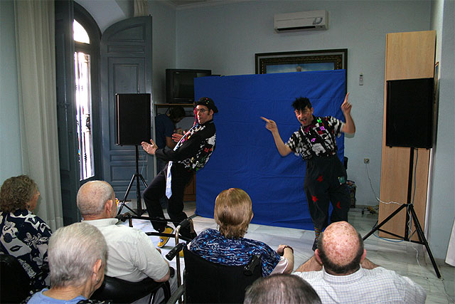 Los ancianos del Hospital de la Real Piedad se divierten con los payasos de Pupa Clown - 1, Foto 1