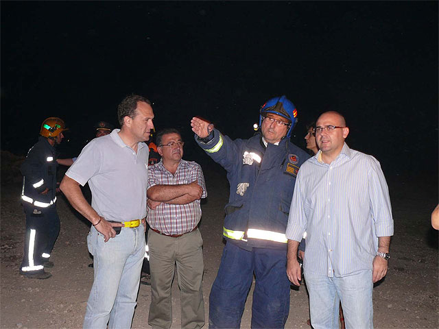 “El incendio industrial más importante de los ocurridos en la Región el último año”, afirmó Benito Mercader - 2, Foto 2