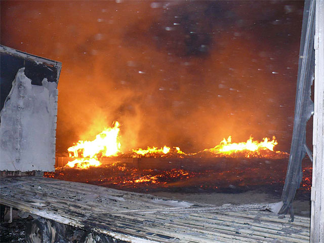 “El incendio industrial más importante de los ocurridos en la Región el último año”, afirmó Benito Mercader - 3, Foto 3