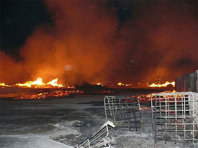 “El incendio industrial más importante de los ocurridos en la Región el último año”, afirmó Benito Mercader - 4, Foto 4