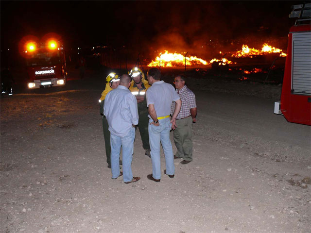 “El incendio industrial más importante de los ocurridos en la Región el último año”, afirmó Benito Mercader - 5, Foto 5