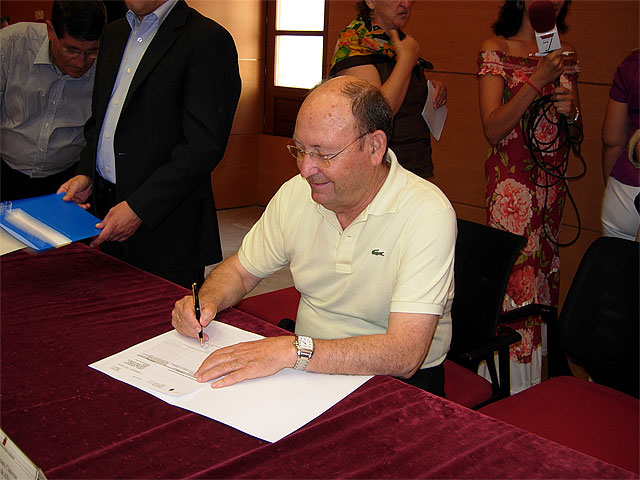 El Ayuntamiento de Alhama ha firmado un convenio con la Consejería de Política Social para la construcción de un Centro de Atención a la Infancia - 1, Foto 1
