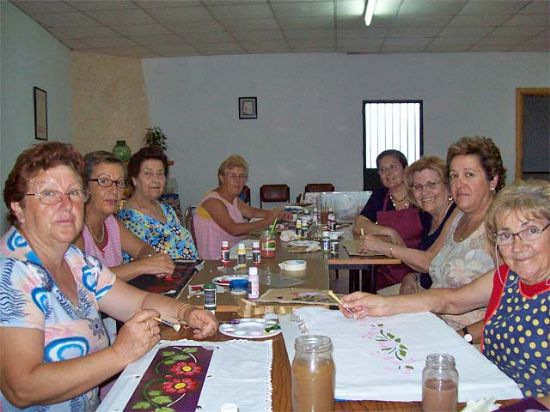 ‘Pintura en telas’ es el taller que se está llevando a cabo en la pedanía de La Torre del Rico - 1, Foto 1