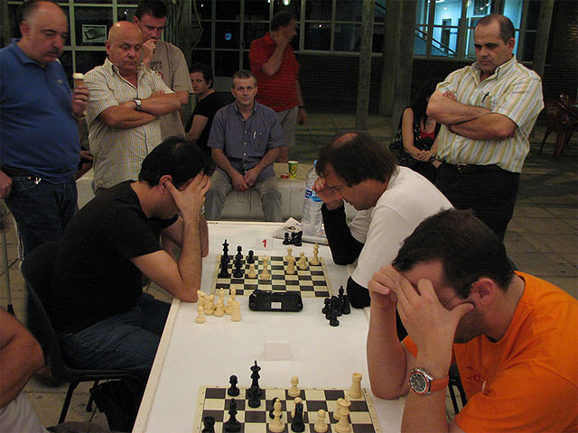 The English grandmaster James Plaskett and International Master Argentine Alfredo Giaccio shared the victory in the Second Night Santiago Chess Festival of Totana 2008 ", Foto 1