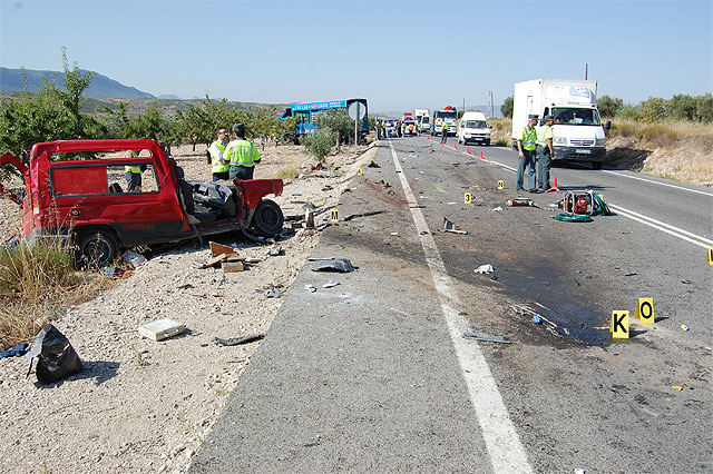 Tres muertos y dos heridos graves en un accidente de tráfico en Jumilla - 1, Foto 1