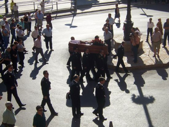 Centenares de personas dan el último adiós al cabo de la Polícia Local Alfonso Murcia Rodríguez en un multitudinario entierro - 2, Foto 2