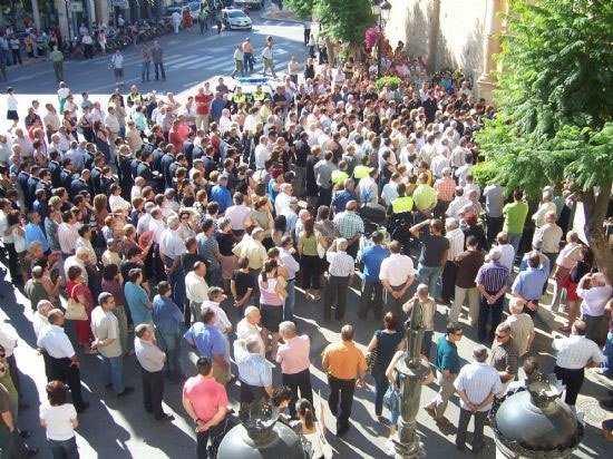 Centenares de personas dan el último adiós al cabo de la Polícia Local Alfonso Murcia Rodríguez en un multitudinario entierro - 4, Foto 4