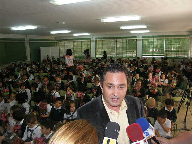 El martes comienza el reparto gratuito de productos para erradicar la mosca de la fruta - 1, Foto 1