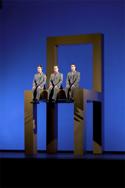 Sit, la importancia de la silla en la vida humana será contada en el Teatro del Mar por Clownic, la segunda compañía de Tricicle - 1, Foto 1