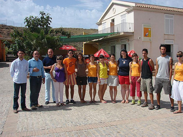 Verónica López y Joaquín Ruiz visitan a los jóvenes del Campo de Trabajo Internacional de Medio ambiente de Puntas de Calnegre - 1, Foto 1
