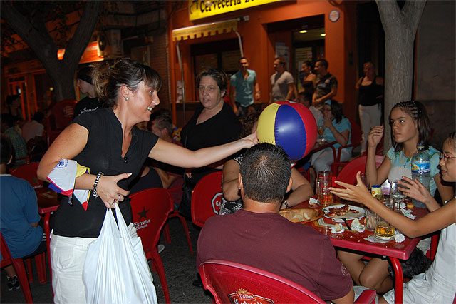 Expoboda reparte más de 800 pelotas de playa dentro de la campaña de verano - 2, Foto 2