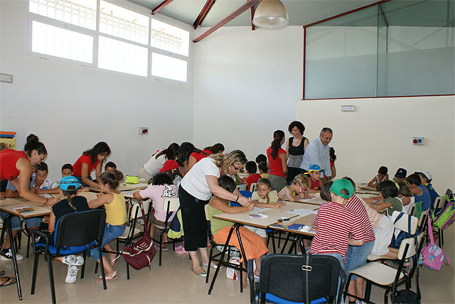 Los concejales de Juventud, Educación y Política Social visitan a los alumnos de la Escuela de Verano - 1, Foto 1