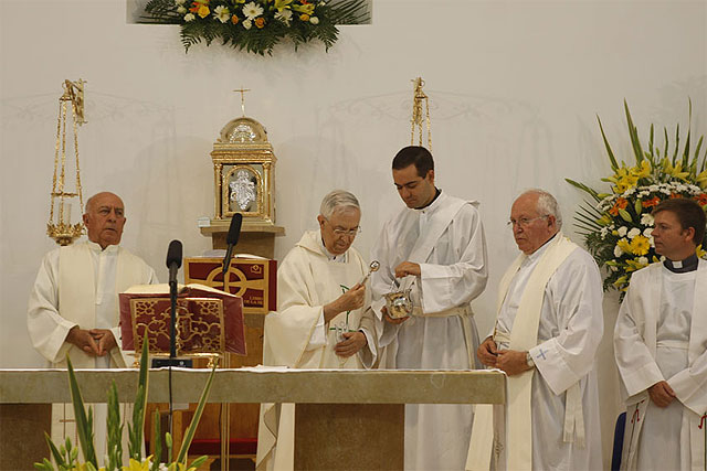 Cientos de personas abarrotan la nueva iglesia de Canara en su inauguración - 1, Foto 1